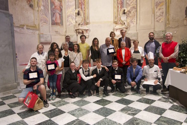 Foto dei premiati del concorso di dolci