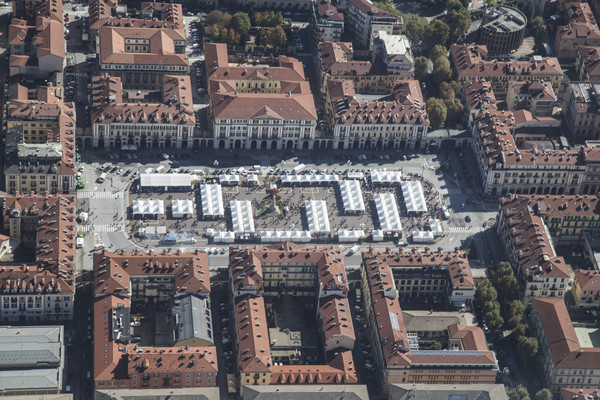 Fiera nazionale del Marrone 2016 vista Piazza Galimberti ©Foto di Massimiliano Mogna